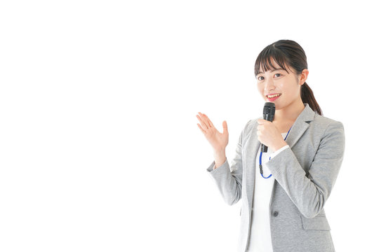 プレゼンをするビジネスウーマン