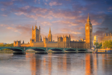 Fototapeta na wymiar Big Ben and the Houses of Parliament at dawn