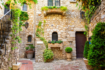 Fototapeta na wymiar beautiful architecture of old town of Èze on french riviera, cote d'azur, France