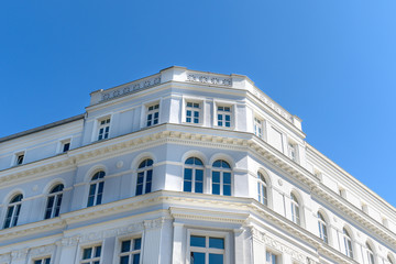 Fototapeta na wymiar hochwertige Altbauten in Deutschland, sanierte Gründerzeithäuser