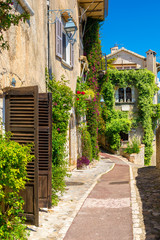 Fototapeta na wymiar charming alley in Saint-Paul-de-Vence town in Provence, cote d'azur, France