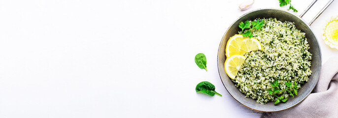 Obraz premium Spinach Rice in a Skillet over White Background