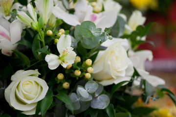 Obraz na płótnie Canvas bouquet with white flowers