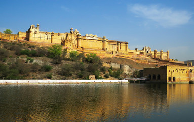 Fototapeta na wymiar Ancient Amber fort magnificent towering on a rocky hill reflected in the clear waters of the lake. Jaipur, India.