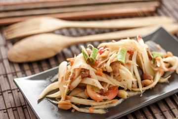 Thai spicy papaya salad