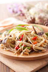 Thai spicy papaya salad