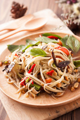 Thai spicy papaya salad