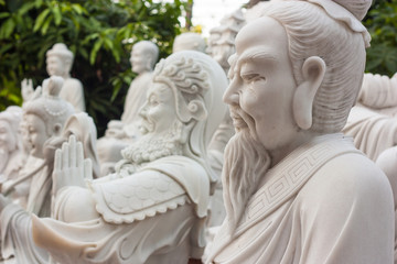Fototapeta na wymiar Chinese statue