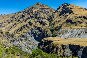Neuseeland Südinsel - Staubecken und Abraumhalden vom Goldabbau mittels Wasser 