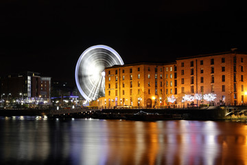 Veduta notturna di Albert Dock, Liverpool