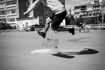 Obraz premium skateboarder does the trick with a jump on the ramp. Skateboarder flying in the air