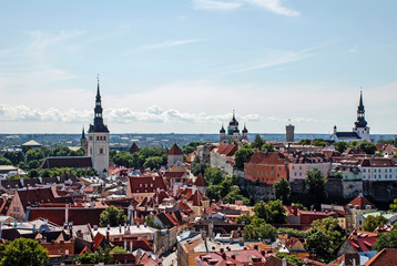 Obraz premium view to old town of tallinn in summertime