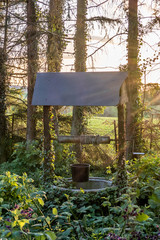 Brunnen bei Sonnenuntergang