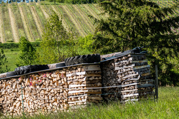 Brennholz lager im Freien
