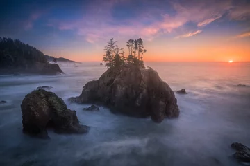 Fotobehang The last minute sunset and soft ocean of Oregon coast © FreebillyPhotography