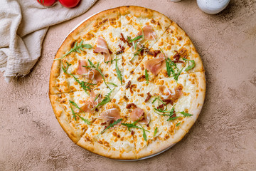 Pizza with Parma ham and arugula