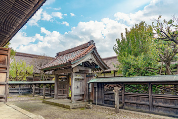 Fototapeta na wymiar 鶴岡市致道館 聖廟の廟門