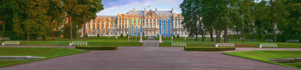 Fototapeta premium ST. PETERSBURG, RUSSIA - 16 August 2012: The Catherine Palace in Tsarskoye Selo it is one of the well-known historical sights of the city