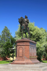 Fototapeta premium Monument of the Russian Emperor Peter the Great on horseback on a summer day in Biysk