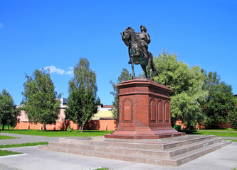 Obraz premium Sculpture of the Russian Emperor Peter the Great on horseback in Biysk