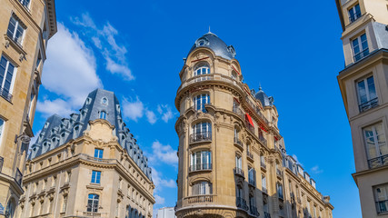 Fototapeta na wymiar Paris, typical parisian facades rue des Petits-Champs, chic area, panoramic