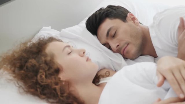 Couples are sleeping Without the sound of snoring interfering with each other And make the couple's life no problem Adequate sleep will help keep the body well balanced and refreshed.