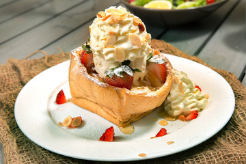 french toast with ice-cream vanila