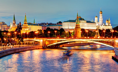 Fototapeta premium Moscow Kremlin at night, Russia with river