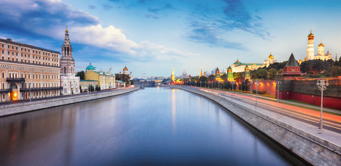 Obraz premium Moscow Kremlin at night, Russia with river