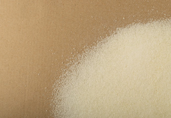 Dry gelatine powder and granules used as a gelling agent