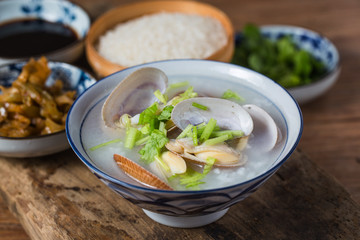 Nutritious and delicious seafood porridge，Rice shrimp scallop porridge