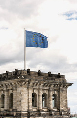 Europa Flagge auf dem Reichstag Berlin