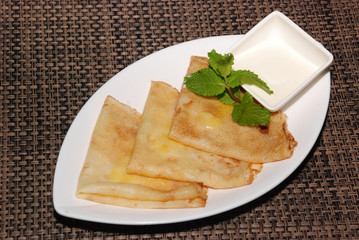 pancakes wit sour cream