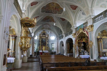 Fototapeta na wymiar Barocke Innenausstattung Klosterkirche Au am Inn