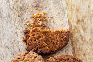 crumbs round-shaped oatmeal cookies