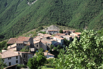 Fototapeta na wymiar Village de montagne