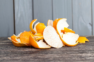 Peel tangerines peeled