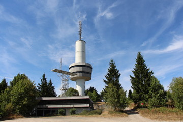 Fernmeldeturm auf dem Gipfel des Ravensberges nahe Bad Sachsa im Harz