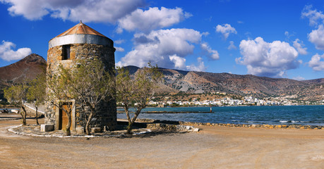 Old Windmills Poros Elounda on Crete © Fyle