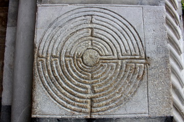 the labyrinth in the Cathedral of Lucca - alongside a Latin inscription: This is the labyrinth...