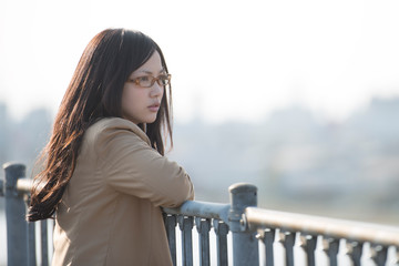 Obraz premium 景色を眺める女性