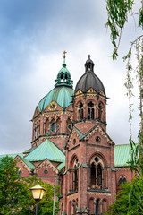 Fototapeta na wymiar Kirche St Lukas in München, Reise Bayern Gebäude