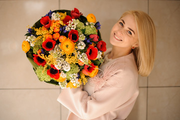 Blond girl with amazing bouquet with poppies