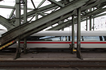 Naklejka premium Einfahrt in den Kölner Hauptbahnhof