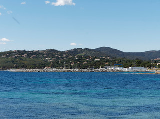 Fototapeta premium Côte d'azur. Issambres. San Peïre. vue sur le port des Issambres et golfe de Saint-Tropez