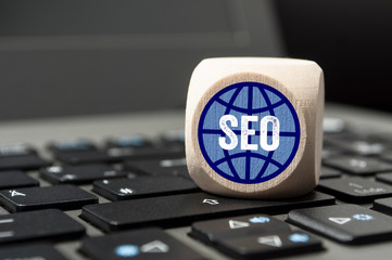 Würfel mit SEO und CMS