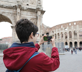 teenagert photographs the Colosseum with his cell phone