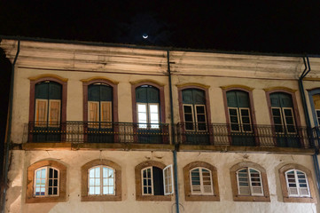 Obraz premium Historical facades with moon at night in Ouro Preto, Minas Gerais, Brazil 