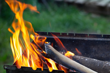 Lagerfeuer auf Holz
