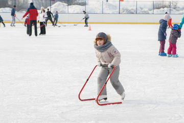Ice skating with child support device